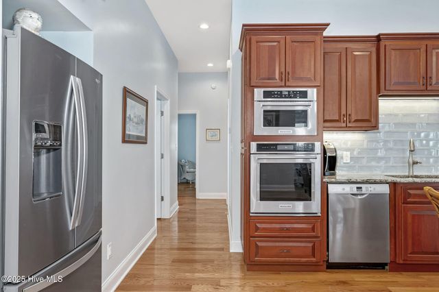 212 Lakeshore Drive, Lake Waccamaw, NC 28450