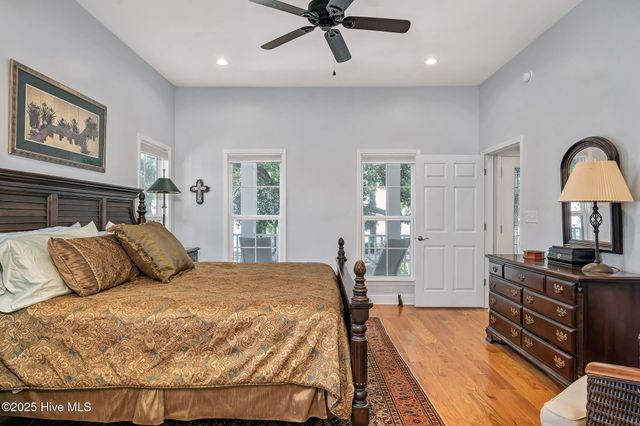 212 Lakeshore Drive, Lake Waccamaw, NC 28450