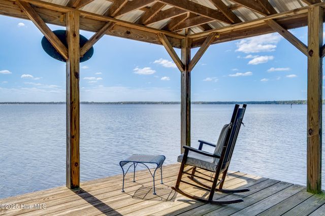 212 Lakeshore Drive, Lake Waccamaw, NC 28450
