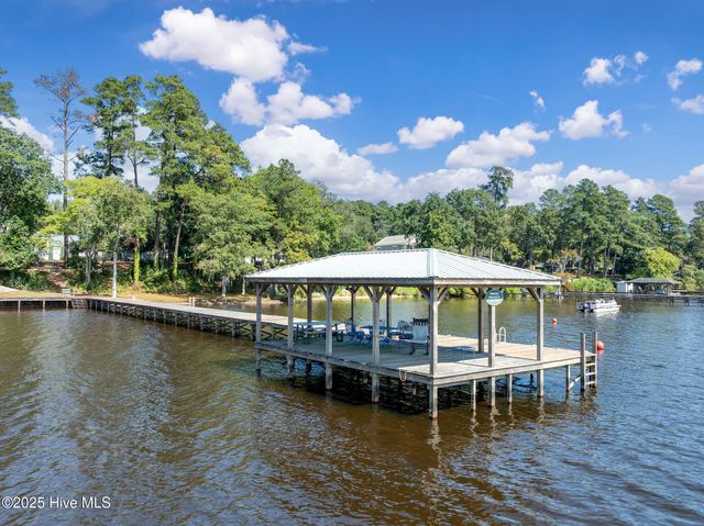 212 Lakeshore Drive, Lake Waccamaw, NC 28450