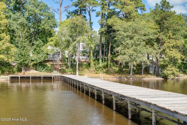 212 Lakeshore Drive, Lake Waccamaw, NC 28450