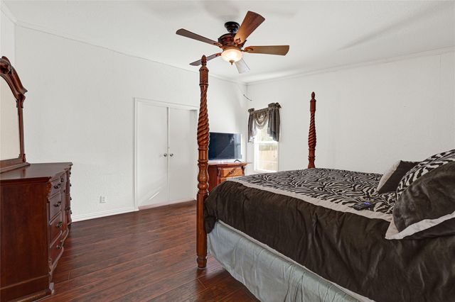 3233 Clarksville Street, La Porte, TX 77571