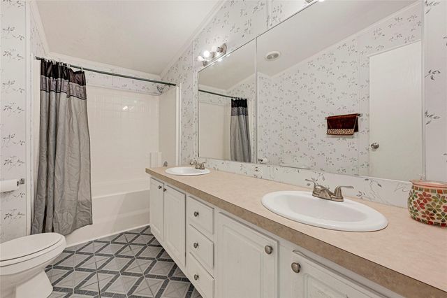 3233 Clarksville Street, La Porte, TX 77571