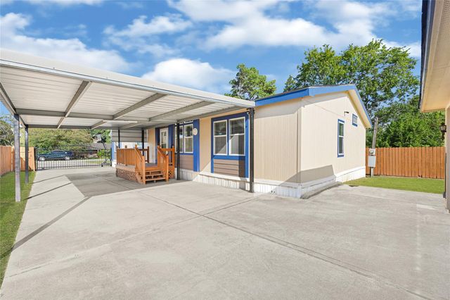 3233 Clarksville Street, La Porte, TX 77571