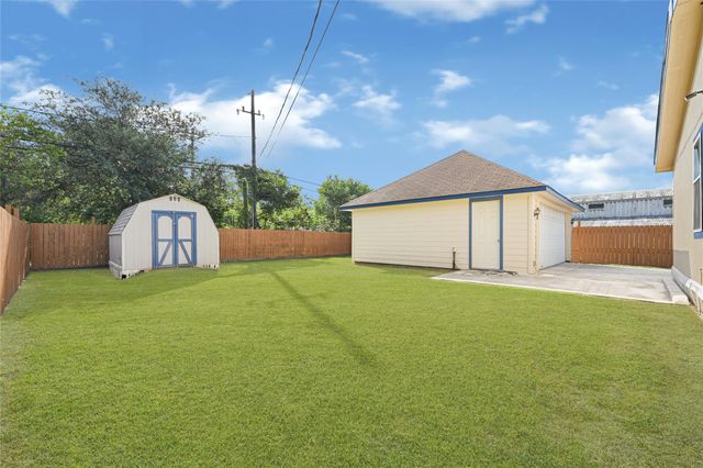 3233 Clarksville Street, La Porte, TX 77571