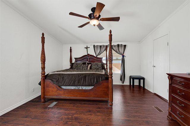 3233 Clarksville Street, La Porte, TX 77571