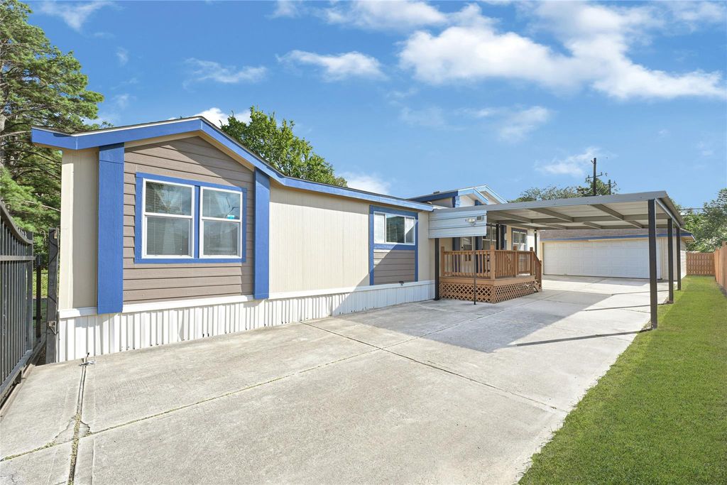 3233 Clarksville Street, La Porte, TX 77571