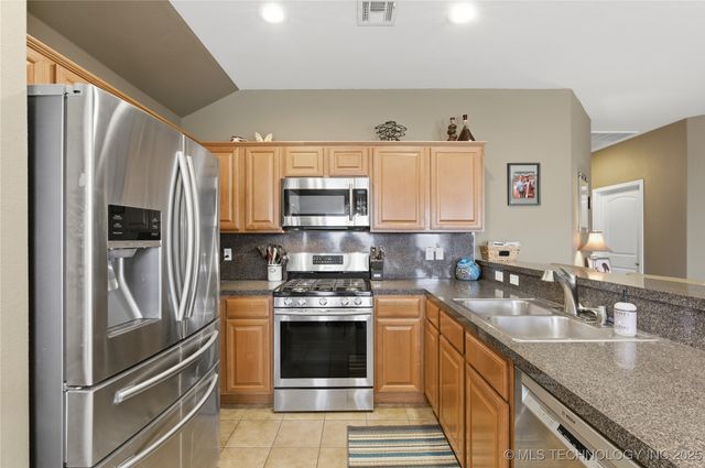 11103 N 143rd East Avenue, Owasso, OK 74055