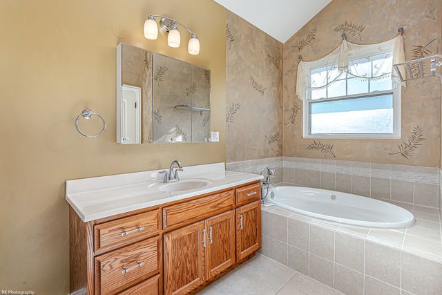 1581 Pinehurst Drive, Joliet, IL 60433