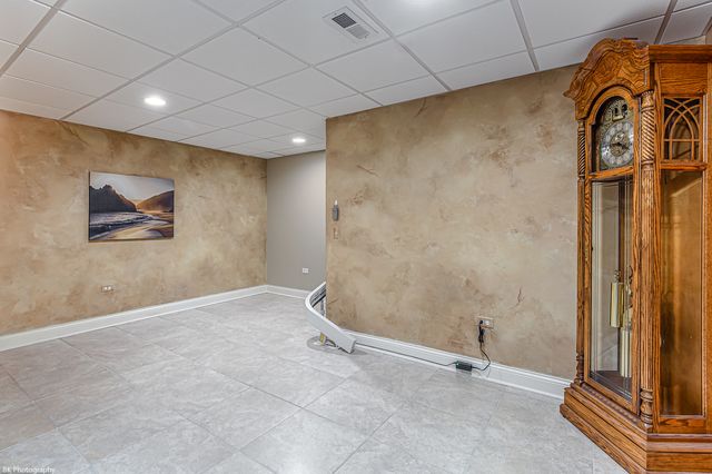 1581 Pinehurst Drive, Joliet, IL 60433