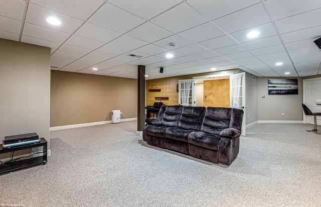 1581 Pinehurst Drive, Joliet, IL 60433