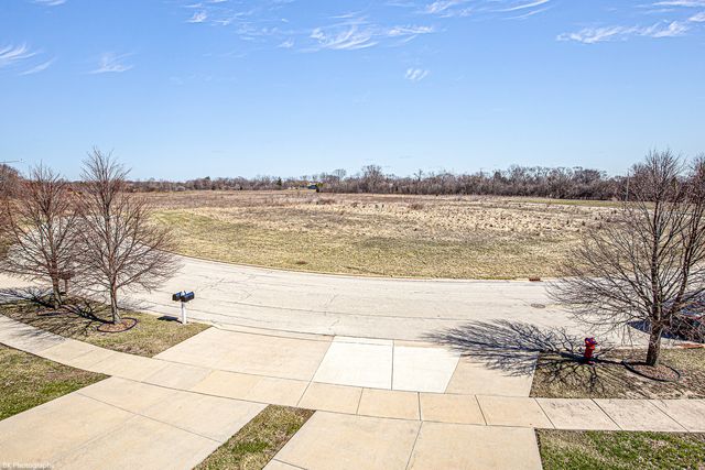 1581 Pinehurst Drive, Joliet, IL 60433