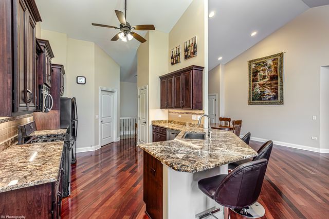 1581 Pinehurst Drive, Joliet, IL 60433