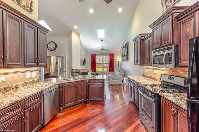 1581 Pinehurst Drive, Joliet, IL 60433