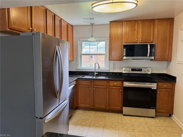 2 Yulee CT, Hampton, VA 23669