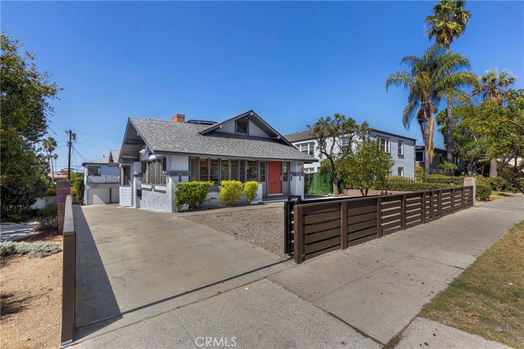 323 N New Hampshire, Los Angeles, CA 90004 — photo 2