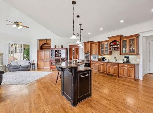 3734 Wavespray Court, Gainesville, GA 30506