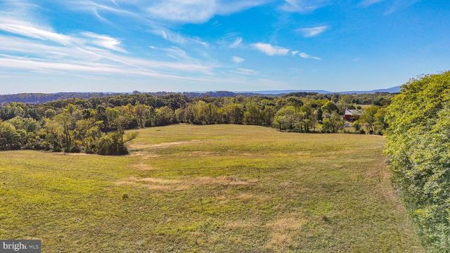 11625 WALNUT POINT RD, Hagerstown, MD 21740