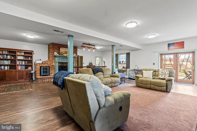 11625 WALNUT POINT RD, Hagerstown, MD 21740