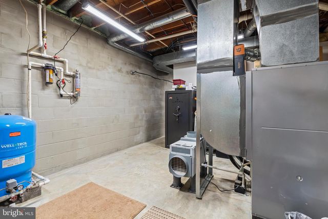 11625 WALNUT POINT RD, Hagerstown, MD 21740