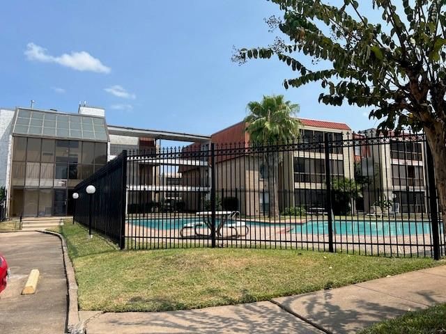 10110 Forum West Drive 422, Houston, TX 77036