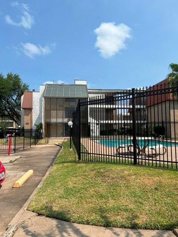 10110 Forum West Drive 422, Houston, TX 77036