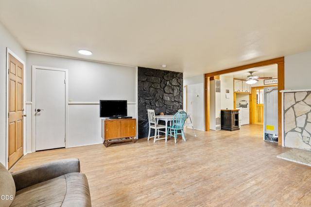 12342 Sun Forest Drive, La Pine, OR 97739