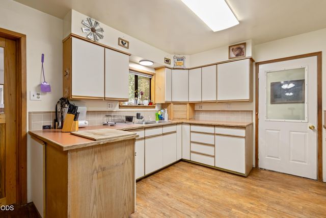 12342 Sun Forest Drive, La Pine, OR 97739