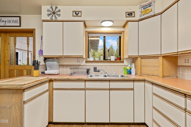 12342 Sun Forest Drive, La Pine, OR 97739