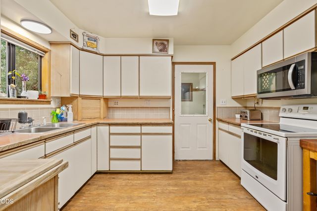 12342 Sun Forest Drive, La Pine, OR 97739