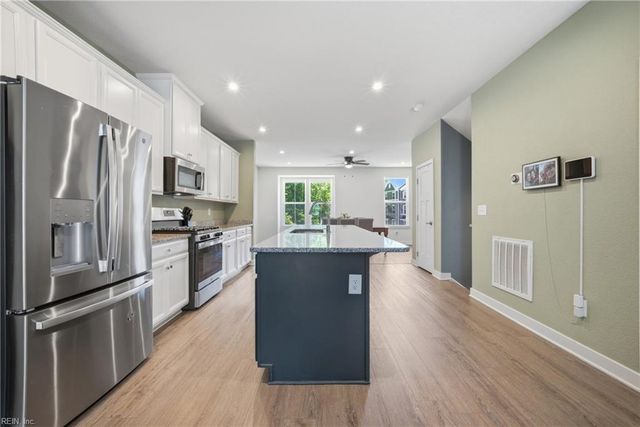 1719 Ark Royal Rd, Chesapeake, VA 23323