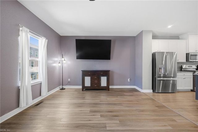 1719 Ark Royal Rd, Chesapeake, VA 23323