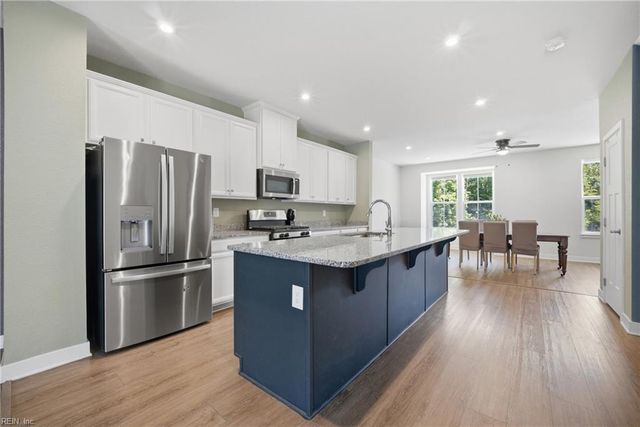 1719 Ark Royal Rd, Chesapeake, VA 23323