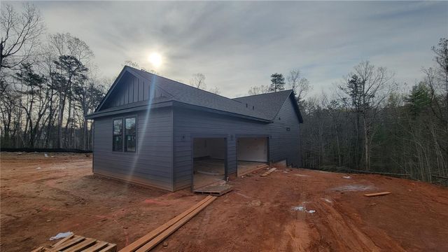 533 Sixteenth Circle, Walhalla, SC 29691