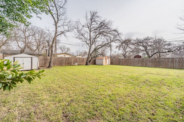 528 Buena Vista Drive, Hurst, TX 76053