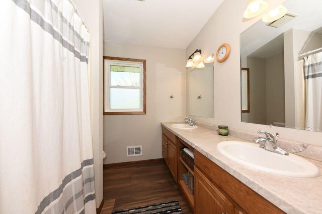 4107 Scarborough DRIVE, Richfield, WI 53076