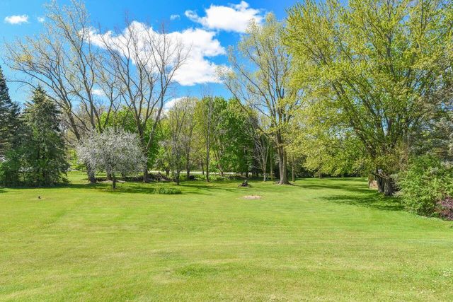 4107 Scarborough DRIVE, Richfield, WI 53076