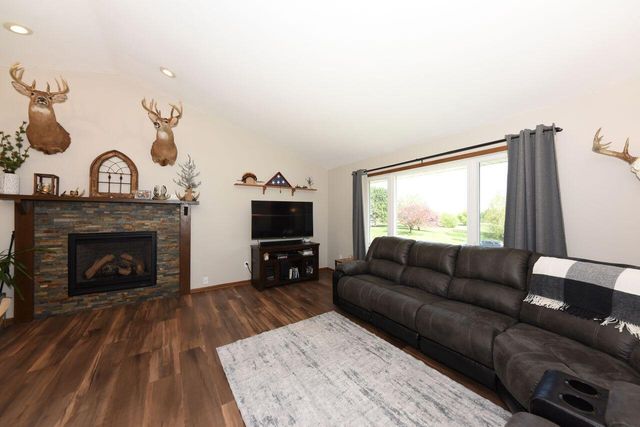 4107 Scarborough DRIVE, Richfield, WI 53076