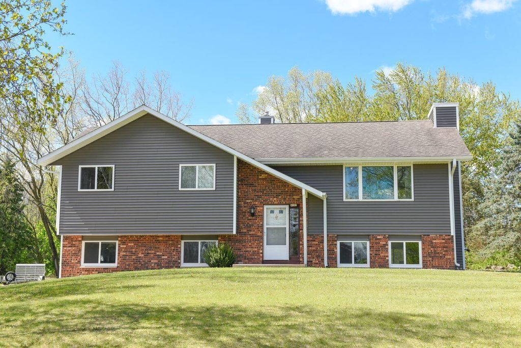4107 Scarborough DRIVE, Richfield, WI 53076