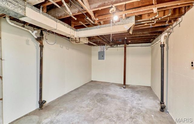 84-86 Bellerive Acres, Bellerive, MO 63121