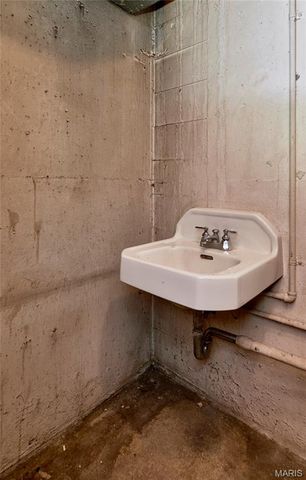 84-86 Bellerive Acres, Bellerive, MO 63121