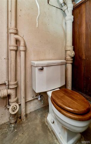 84-86 Bellerive Acres, Bellerive, MO 63121