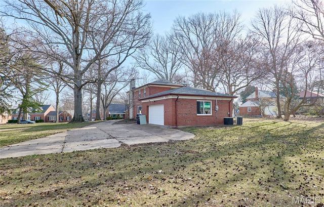 84-86 Bellerive Acres, Bellerive, MO 63121