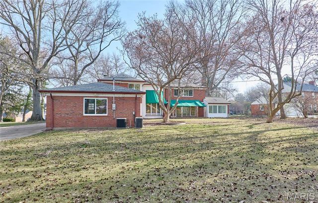 84-86 Bellerive Acres, Bellerive, MO 63121