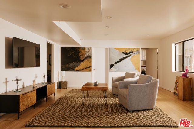 6319 Heather Drive, Los Angeles, CA 90068