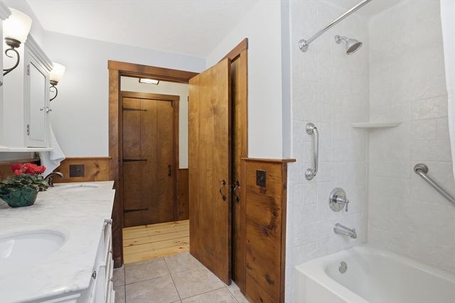 5 Oak Ridge Rd, Littleton, MA 01460