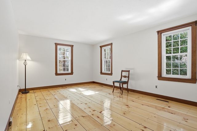 5 Oak Ridge Rd, Littleton, MA 01460