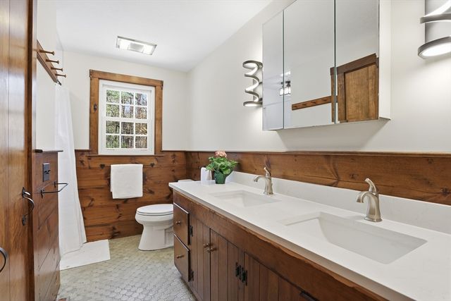 5 Oak Ridge Rd, Littleton, MA 01460