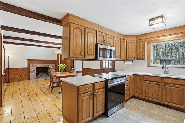 5 Oak Ridge Rd, Littleton, MA 01460