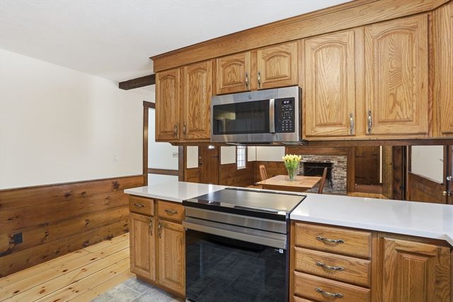 5 Oak Ridge Rd, Littleton, MA 01460